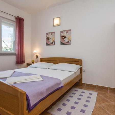 Apartments Sarlija Vir Eksteriør billede