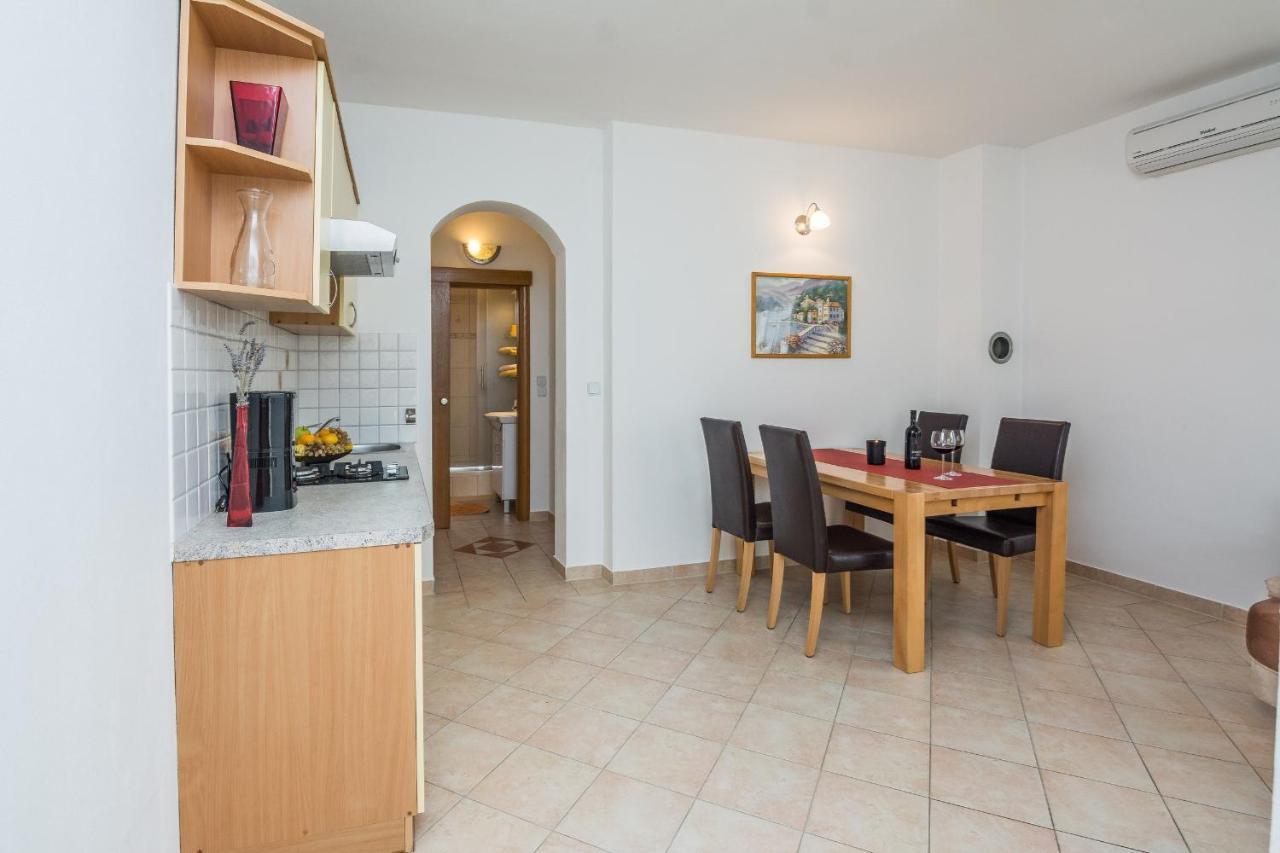 Apartments Sarlija Vir Eksteriør billede