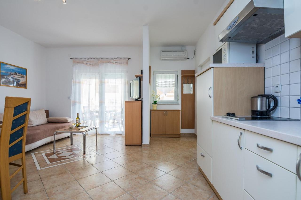 Apartments Sarlija Vir Eksteriør billede