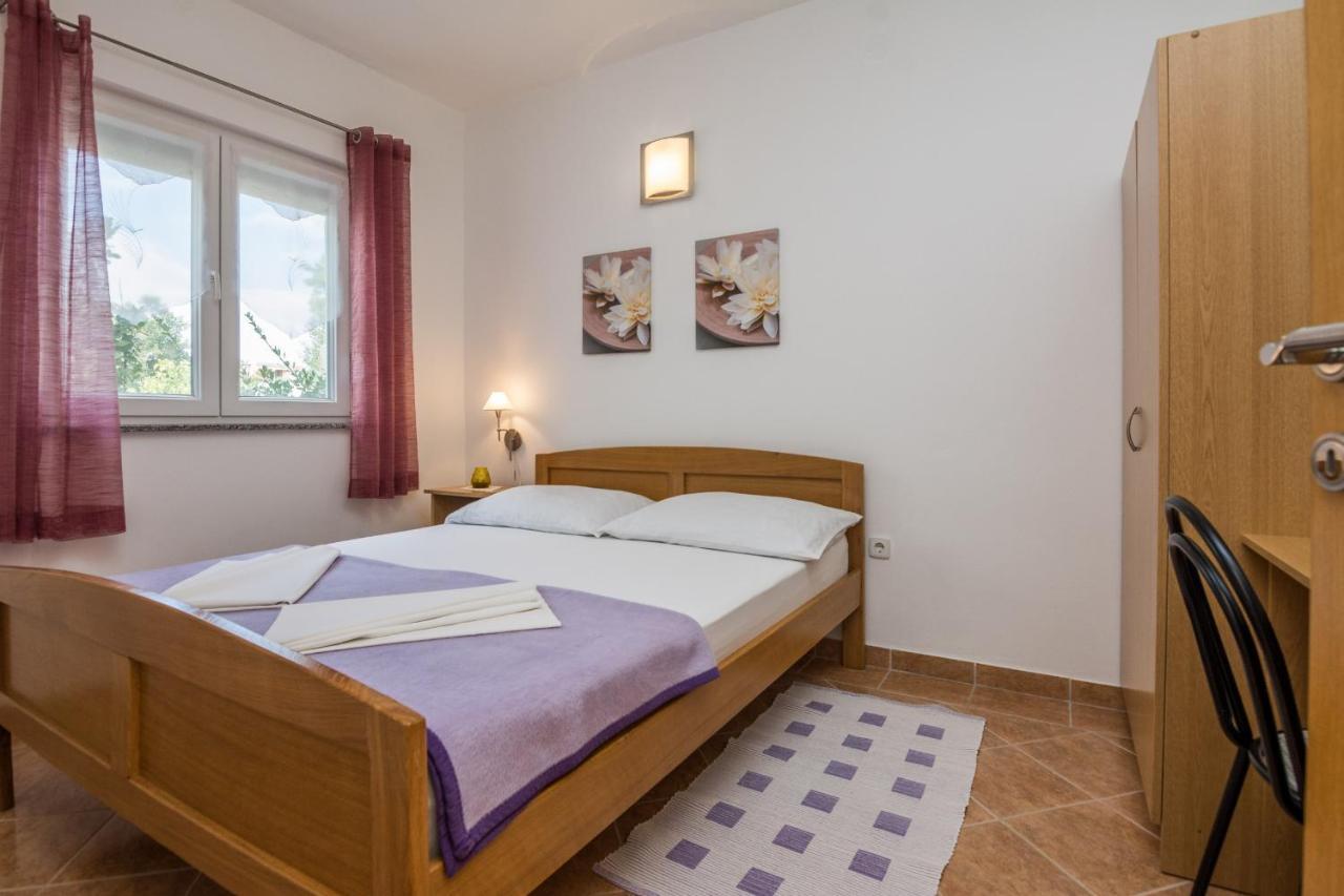Apartments Sarlija Vir Eksteriør billede