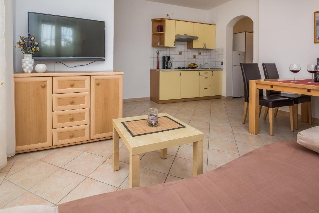 Apartments Sarlija Vir Eksteriør billede