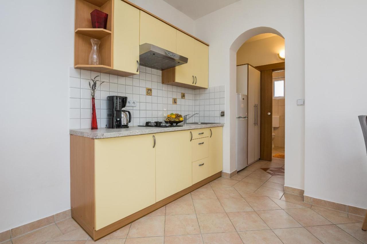 Apartments Sarlija Vir Eksteriør billede