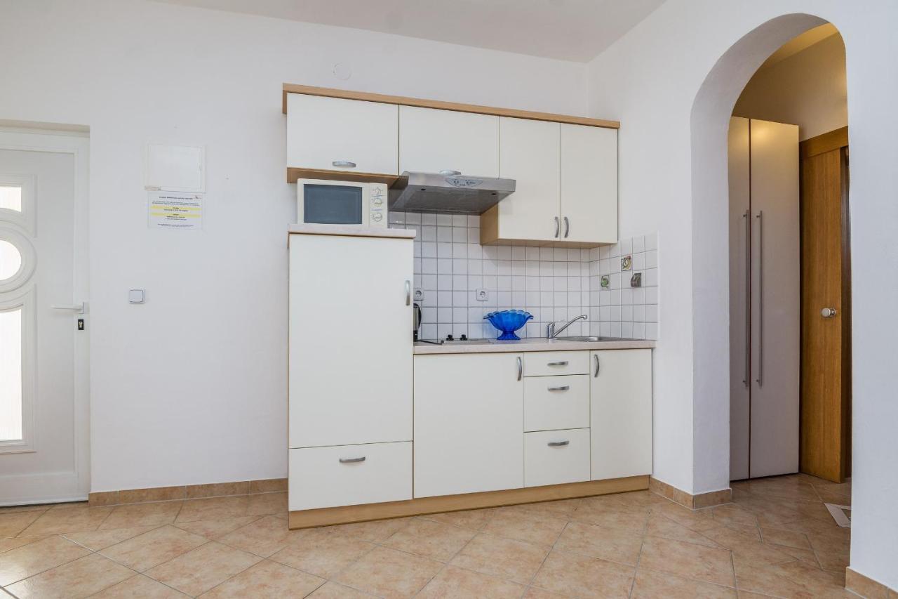Apartments Sarlija Vir Eksteriør billede