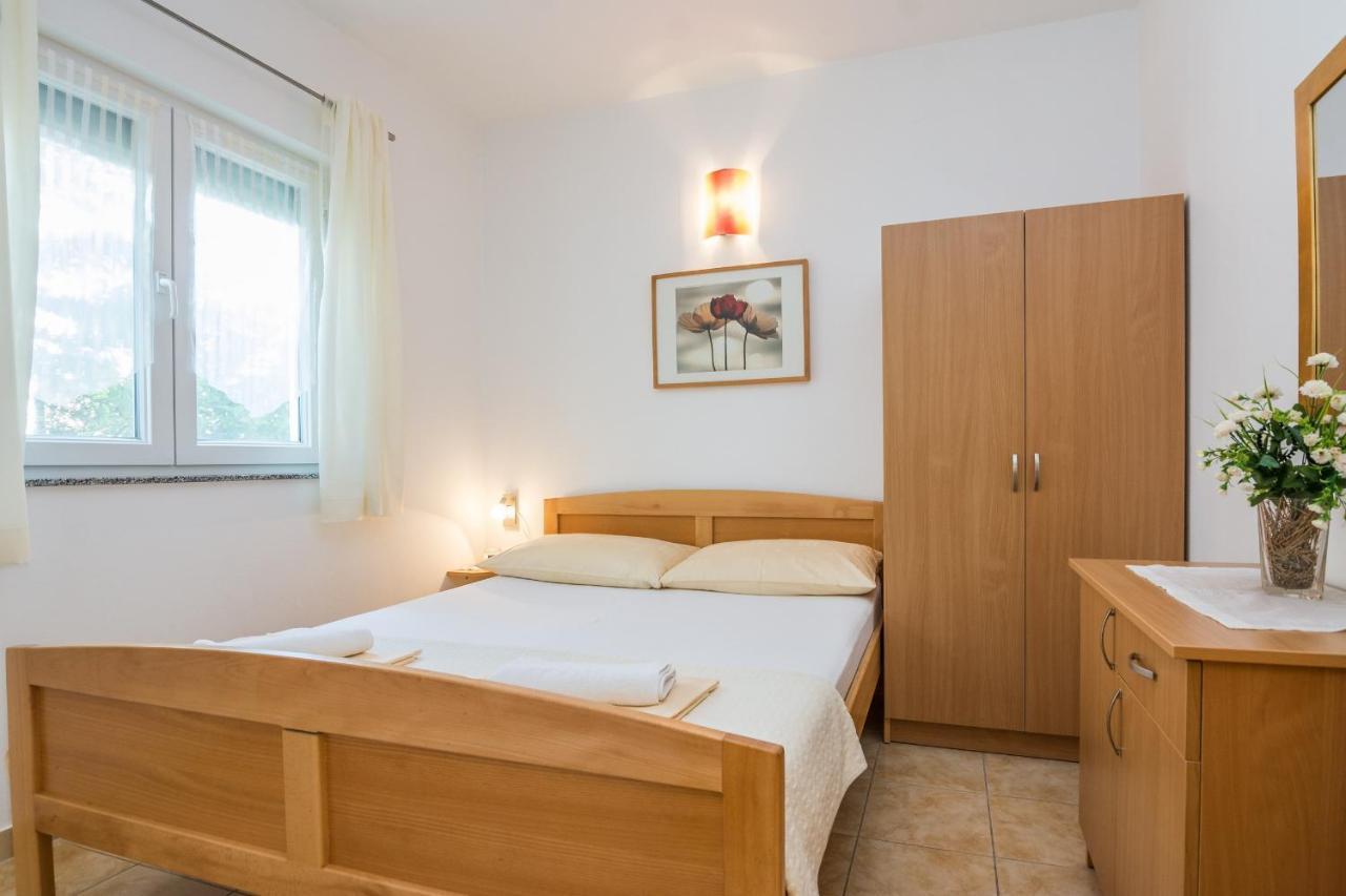Apartments Sarlija Vir Eksteriør billede