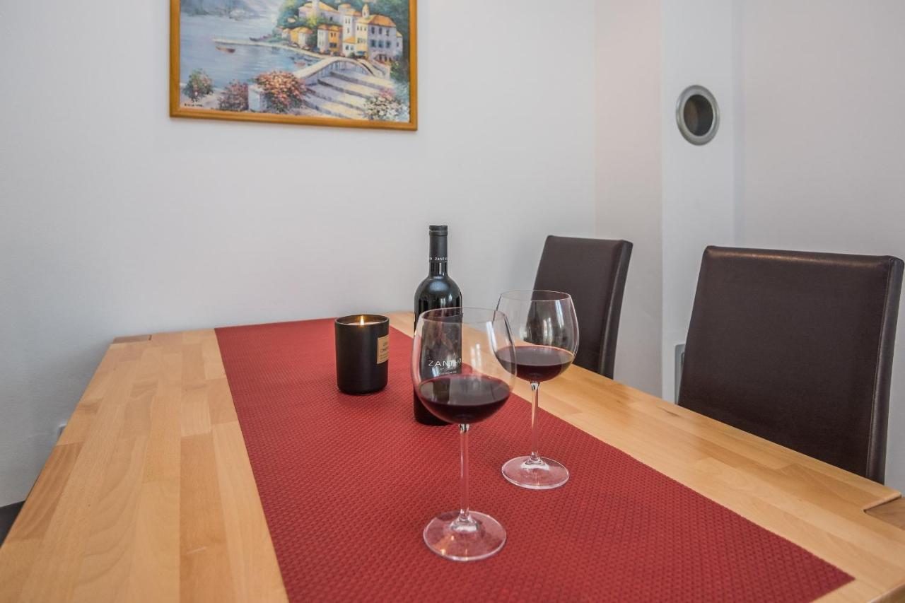 Apartments Sarlija Vir Eksteriør billede